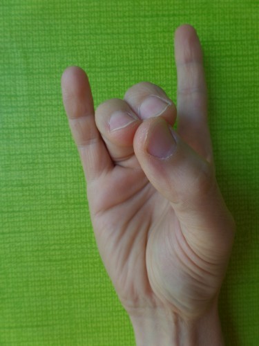 APANA MUDRA hilft Geduld, Zuversicht und Gelassenheit zu stärken.