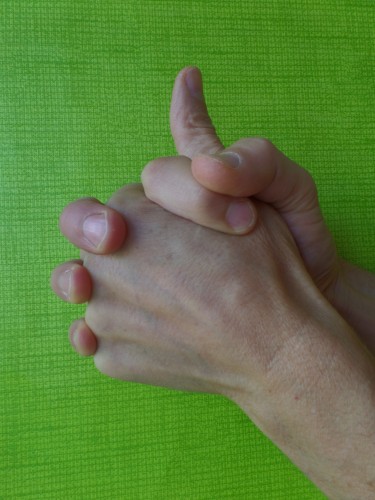 LINGA MUDRA unterstützt die Heilung von Husten